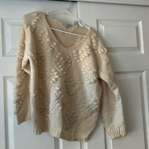 Cream long sleeve sweeter. Size medium